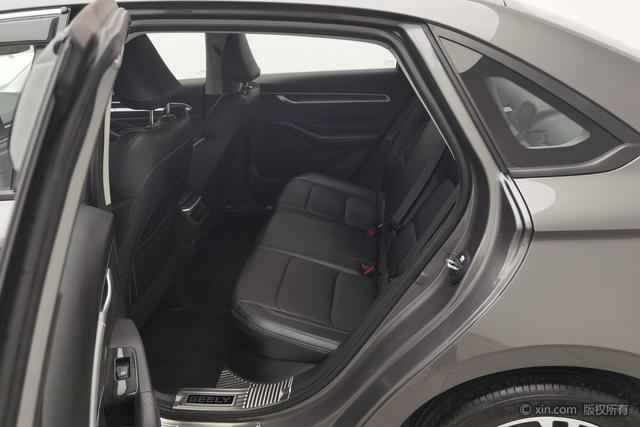 Geely Emgrand 2025 4 1.5 L MT — фото 20
