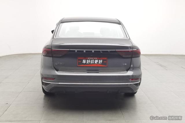 Geely Emgrand 2025 4 1.5 L MT — фото 3