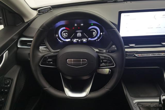 Geely Emgrand 2025 4 1.5 L MT — фото 15