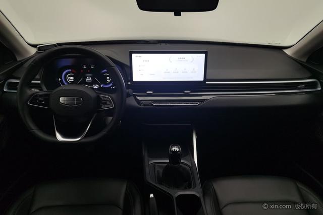 Geely Emgrand 2025 4 1.5 L MT — фото 12