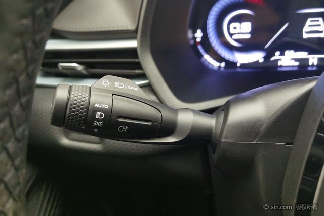 Geely Emgrand 2025 4 1.5 L MT — фото 17