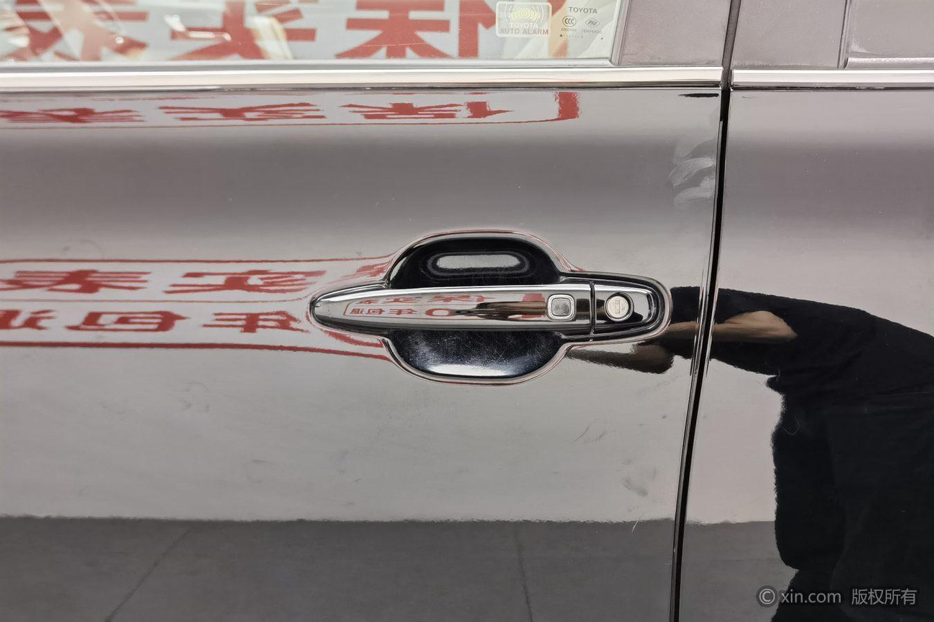 Toyota Highlander 2012 2.7L 7 мест Luxury