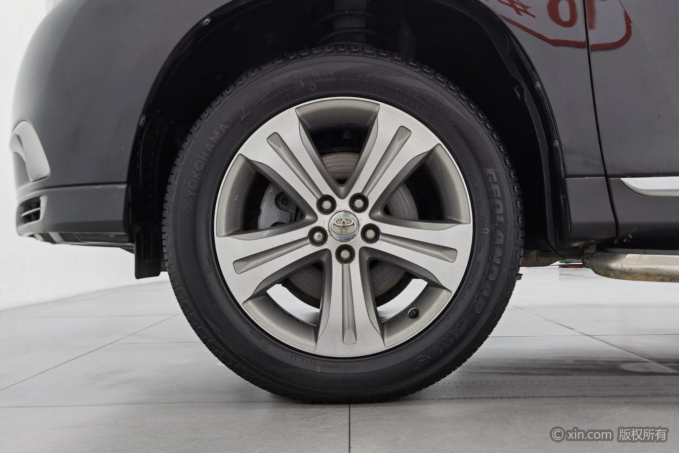 Toyota Highlander 2012 2.7L 7 мест Luxury
