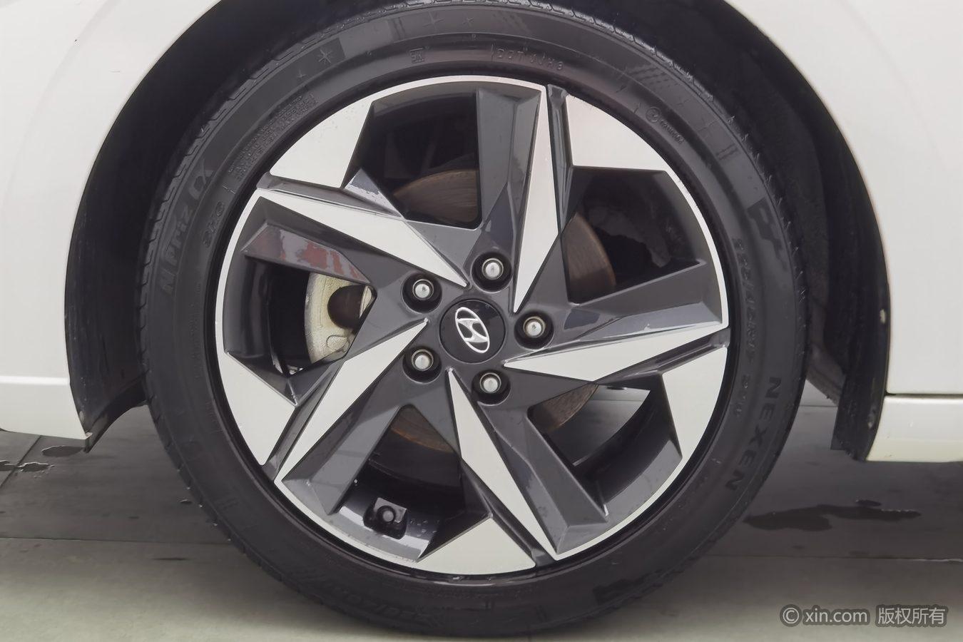 Hyundai Elantra 2021 1.5L CVT LUX Luxury