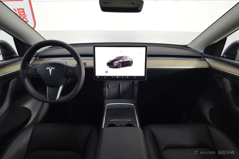 Tesla Model Y — фото 6