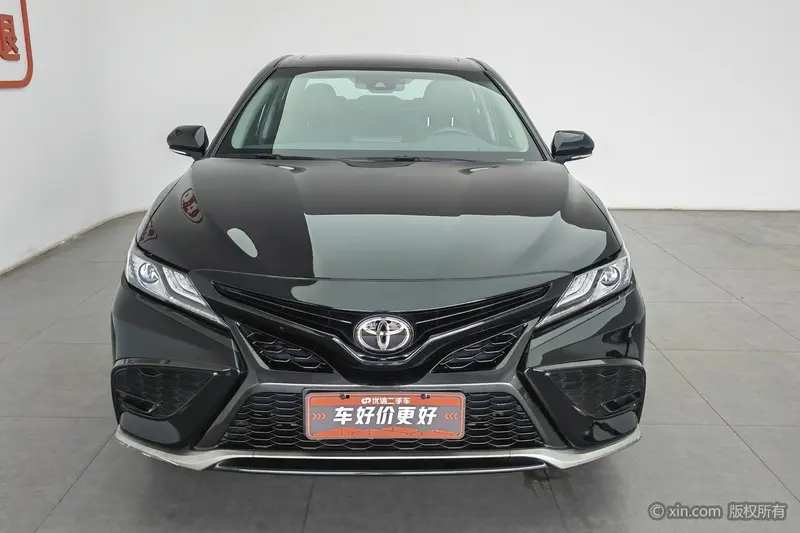Toyota Camry — фото 2