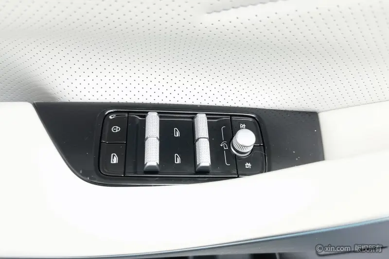 Geely Galaxy E8 — фото 16