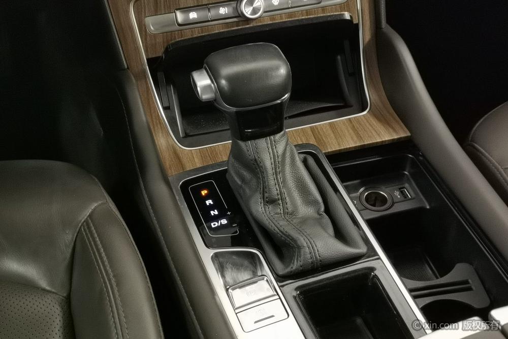 Roewe RX8, фото 15