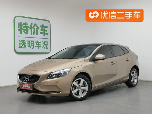 Volvo V40 2016 года выпуска