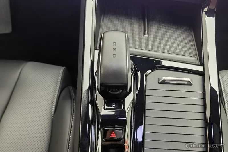 Geely Atlas (Boyue) — фото 10