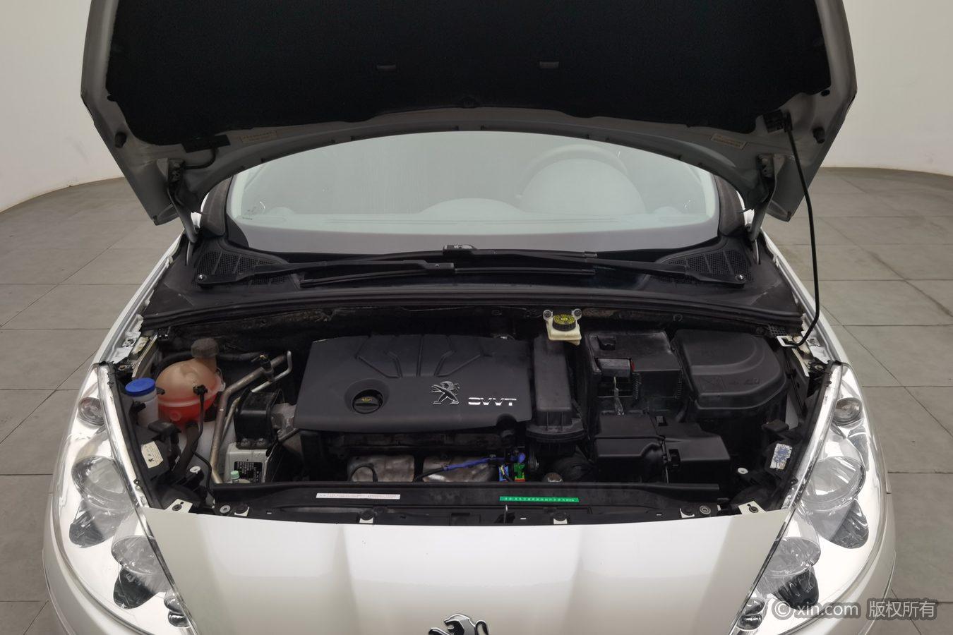 Peugeot 408 2013 1.6L MT Comfort