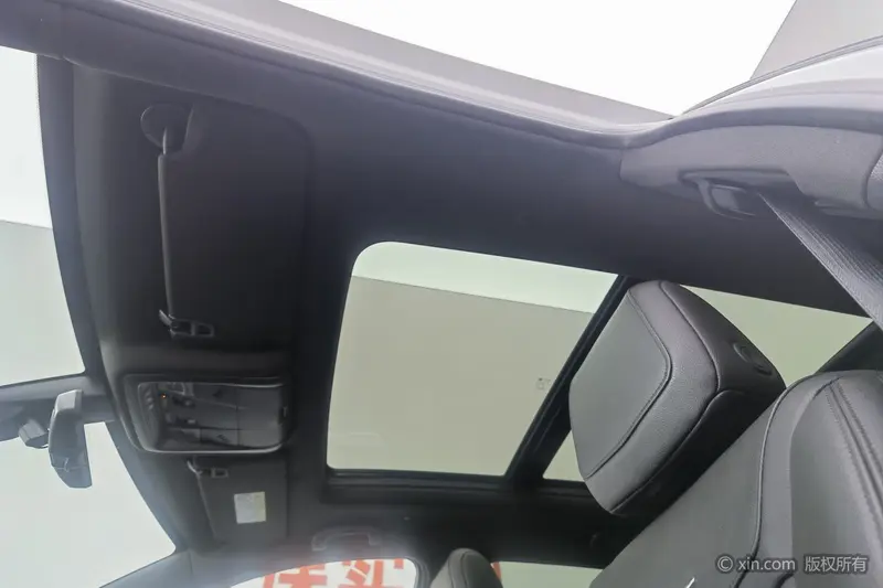 Cadillac XT5 — фото 16