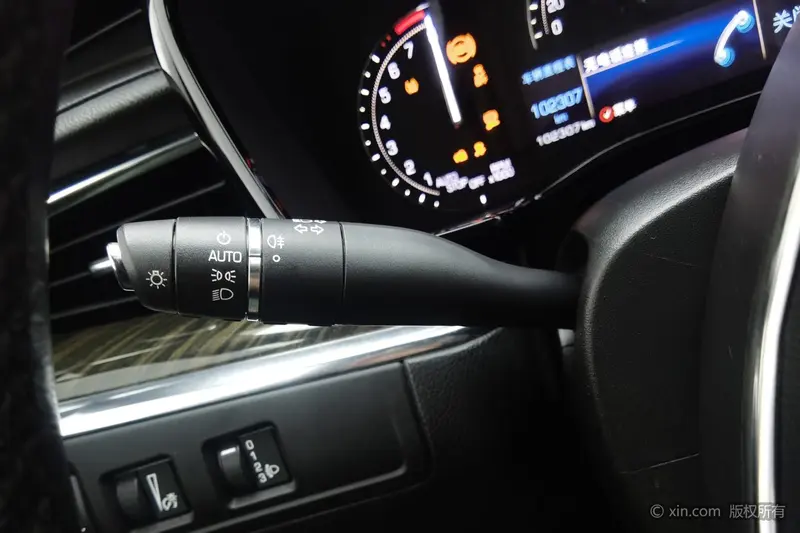 Cadillac XT5 — фото 11