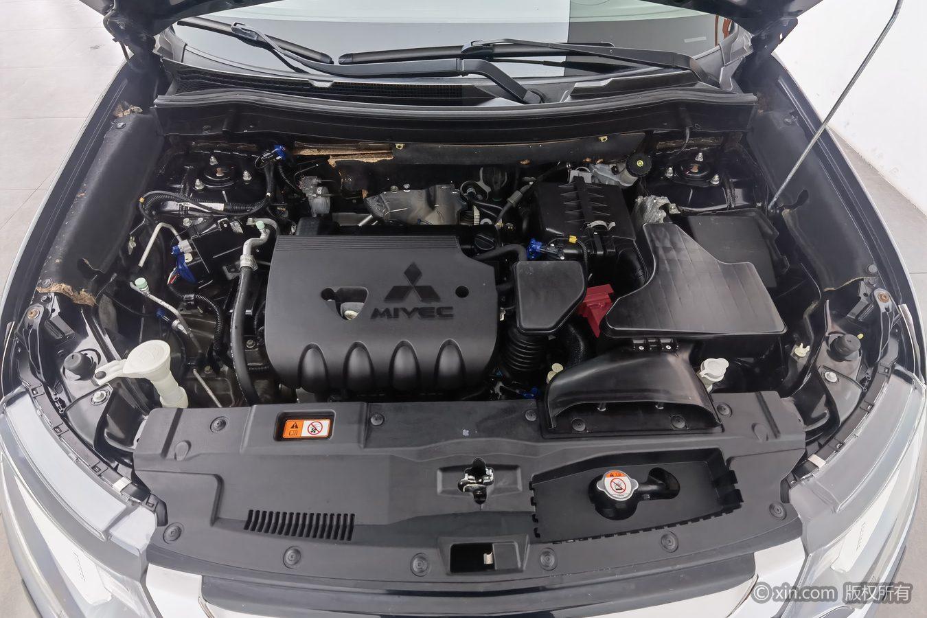 Mitsubishi Outlander 2016 2.4L Elite 5 мест
