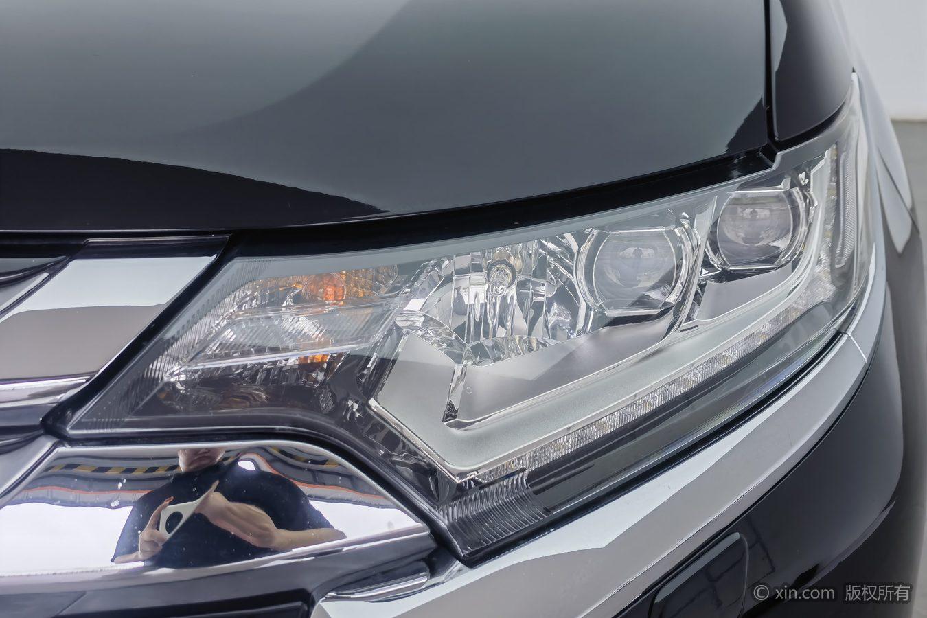 Mitsubishi Outlander 2016 2.4L Elite 5 мест