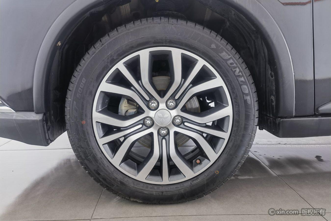 Mitsubishi Outlander 2016 2.4L Elite 5 мест