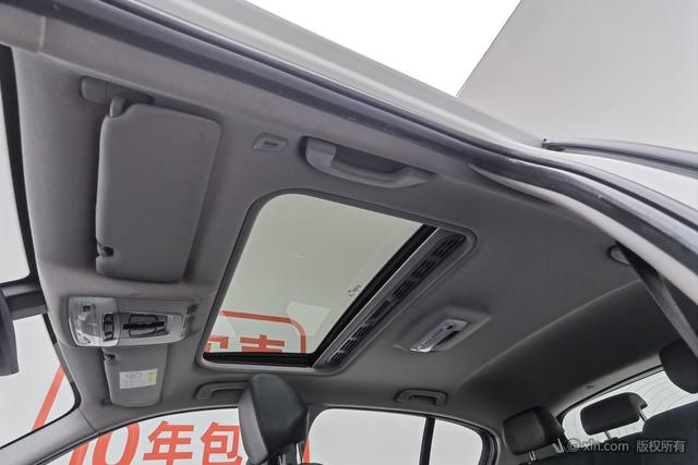 BMW 1-Series 2018 118i Leading — фото 20