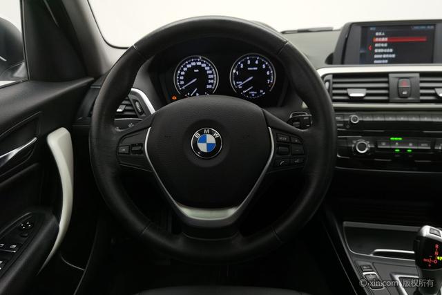 BMW 1-Series 2018 118i Leading — фото 14