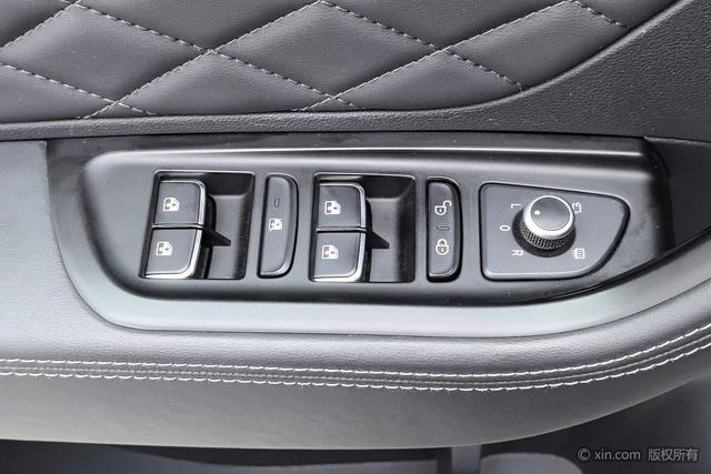 Red flag HS7 id 3849830 из Китая 23