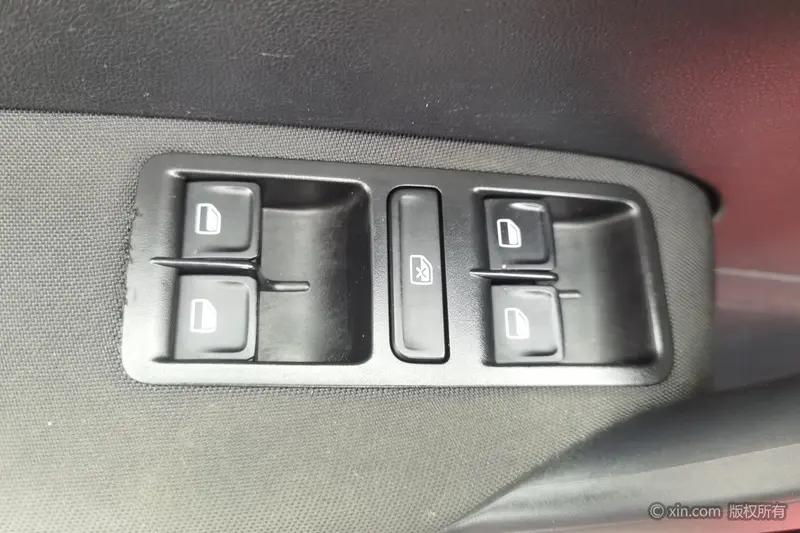 Volkswagen Polo 1.6 L AT Comfort — фото 17