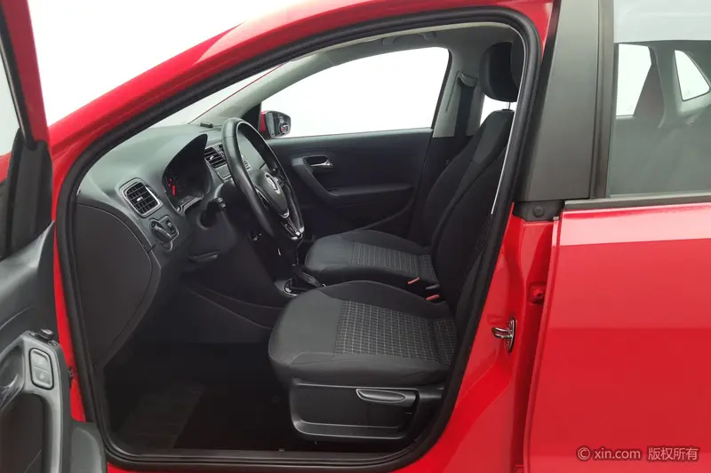 Volkswagen Polo 1.6 L AT Comfort — фото 12