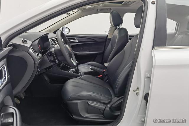 Roewe i5 2019 1.5 L MT 4 G V — фото 17