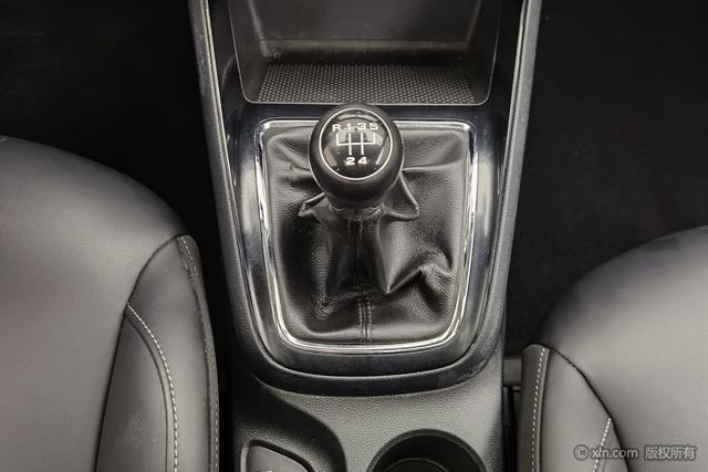 Roewe i5 2019 1.5 L MT 4 G V — фото 14