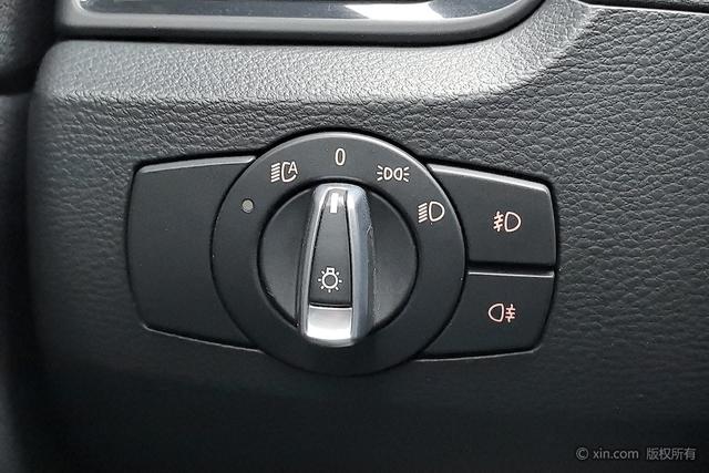 BMW X1 2015 s Drive 18i — фото 15