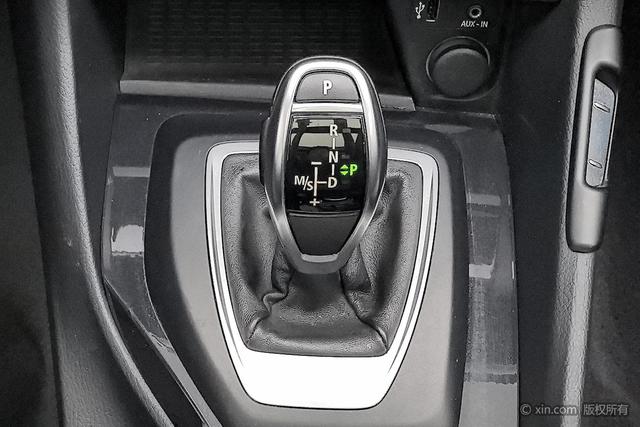BMW X1 2015 s Drive 18i — фото 14