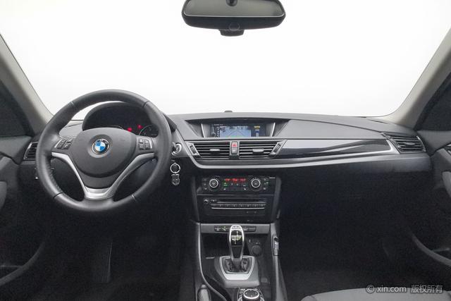 BMW X1 2015 s Drive 18i — фото 12