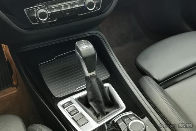 BMW 1-Series 2018 118i Sport — фото 15
