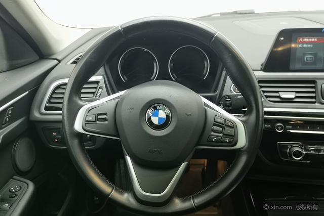 BMW 1-Series 2018 118i Sport — фото 14