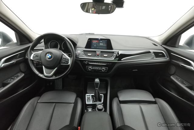 BMW 1-Series 2018 118i Sport — фото 12