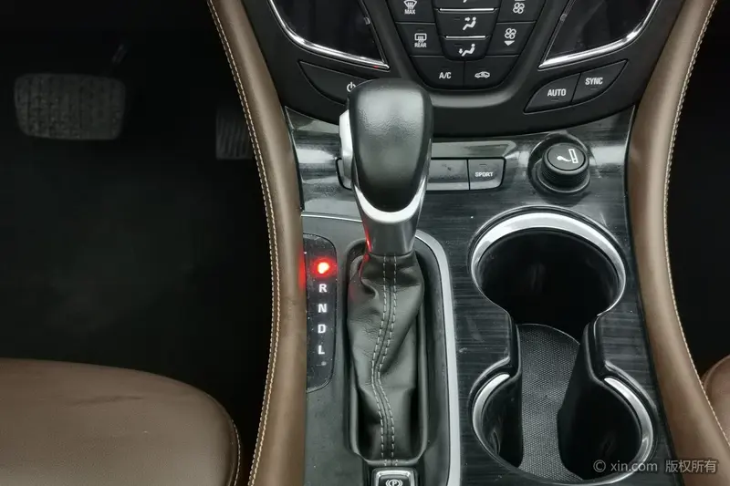 Buick Envision — фото 10