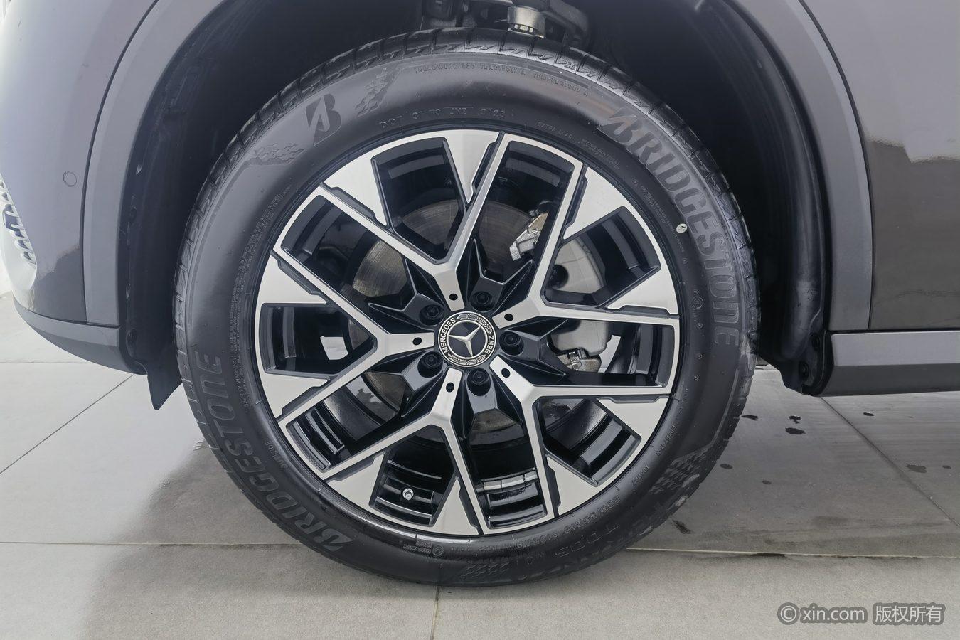 Mercedes-Benz GLC 2023 GLC 260 L 4MATIC 5 мест