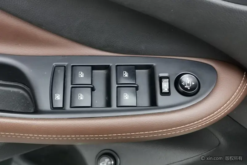 Buick Envision 28 T 4 WD — фото 17