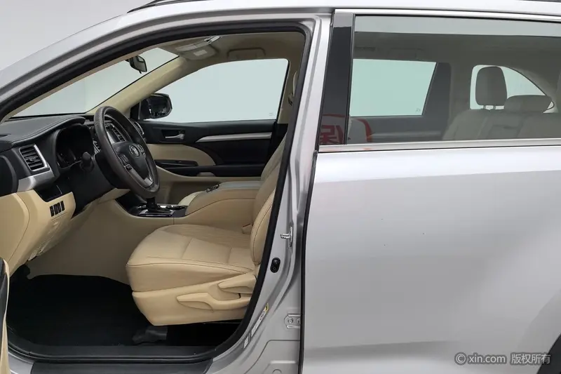 Toyota Highlander — фото 12