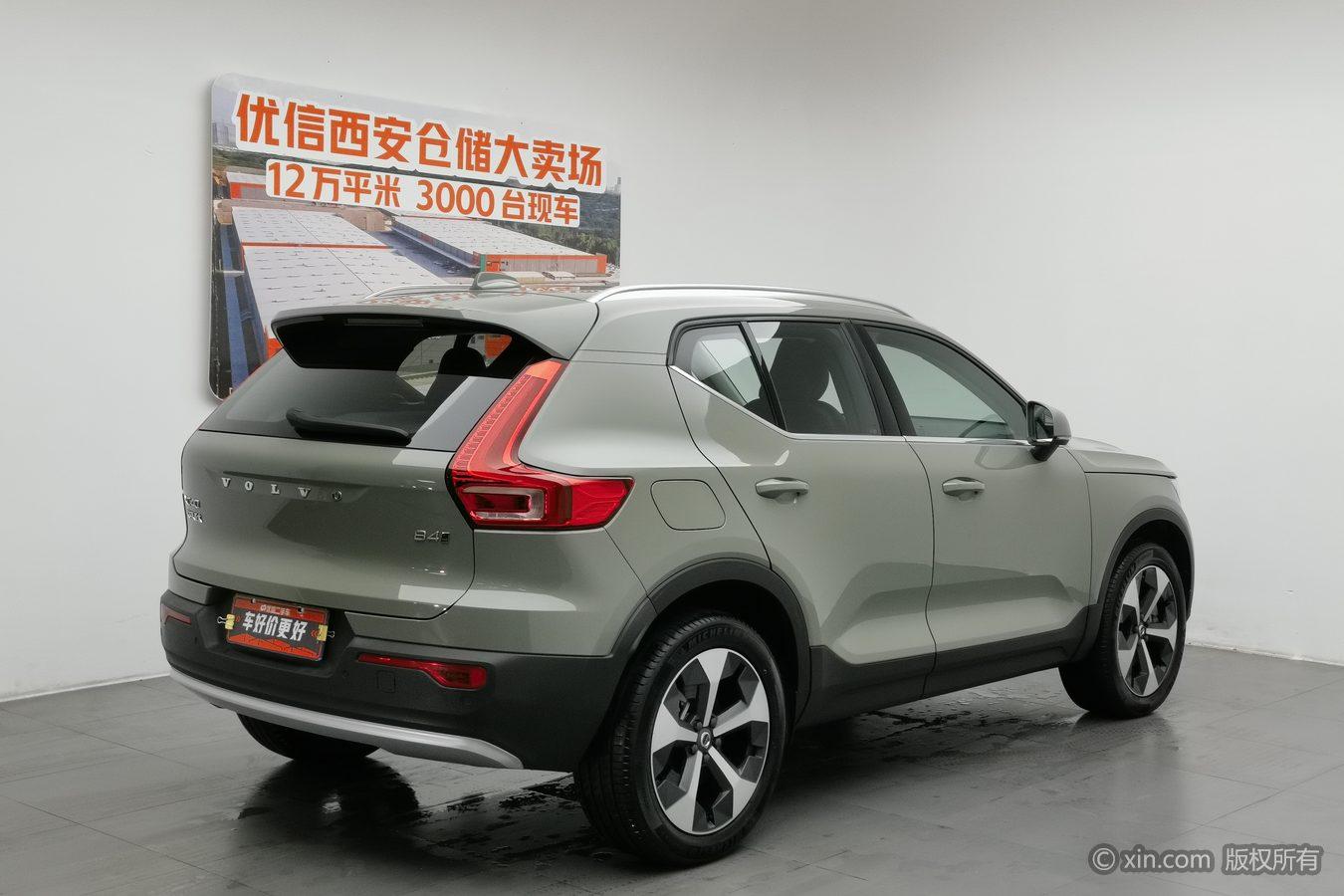 Volvo XC40 2024 B4 Luxury