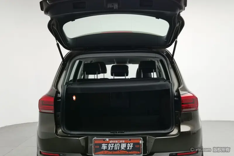 Volkswagen Tiguan — фото 18