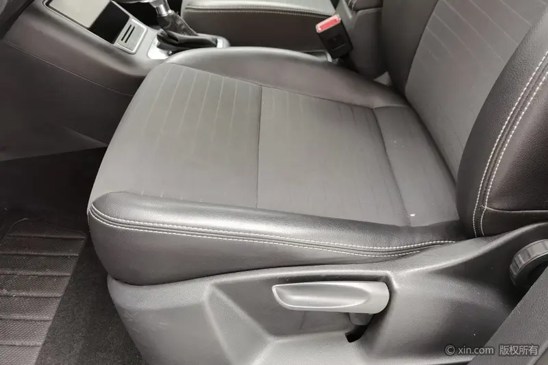 Volkswagen Tiguan — фото 13