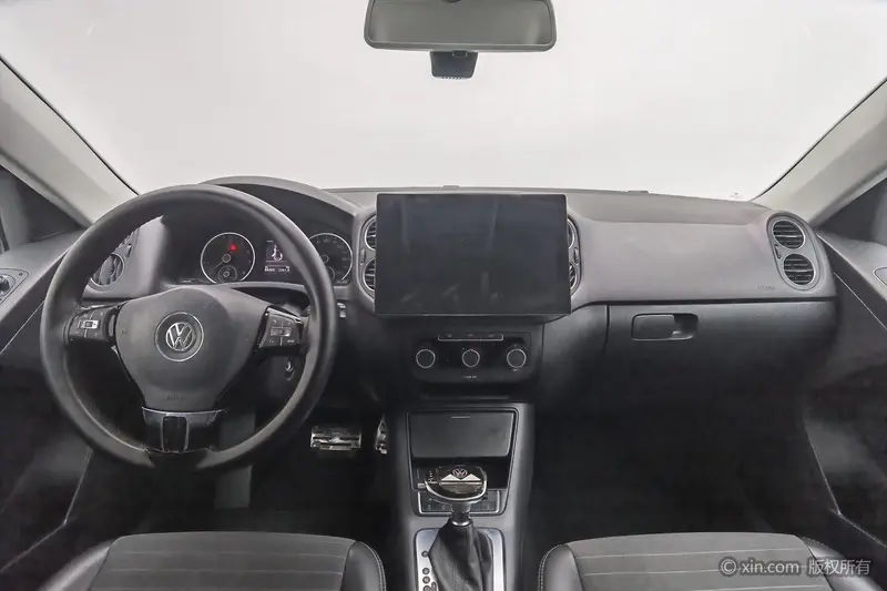Volkswagen Tiguan — фото 8