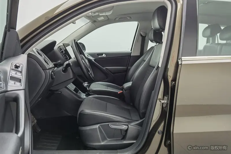 Volkswagen Tiguan — фото 12