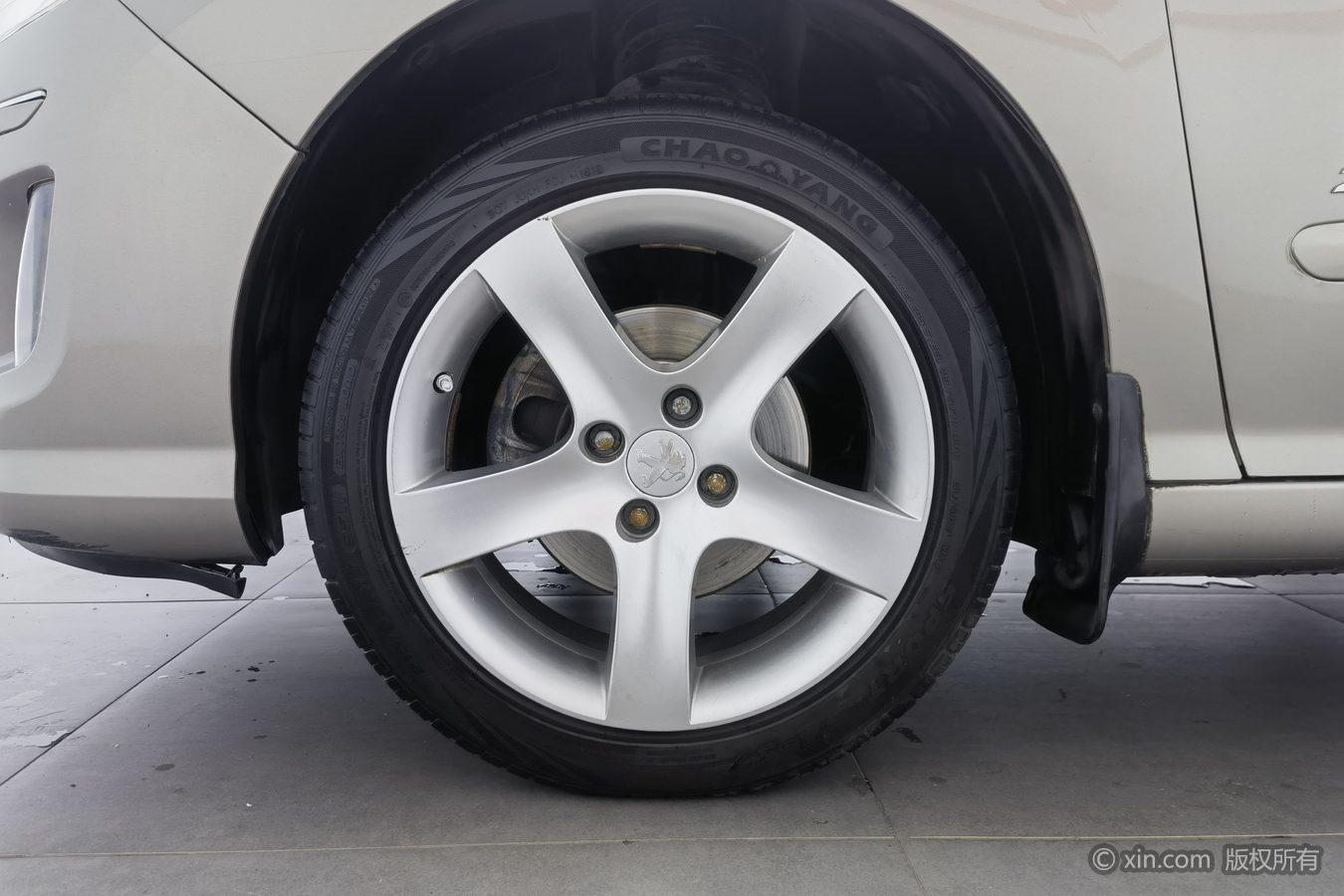 Peugeot 408 2013 2.0L AT Comfort