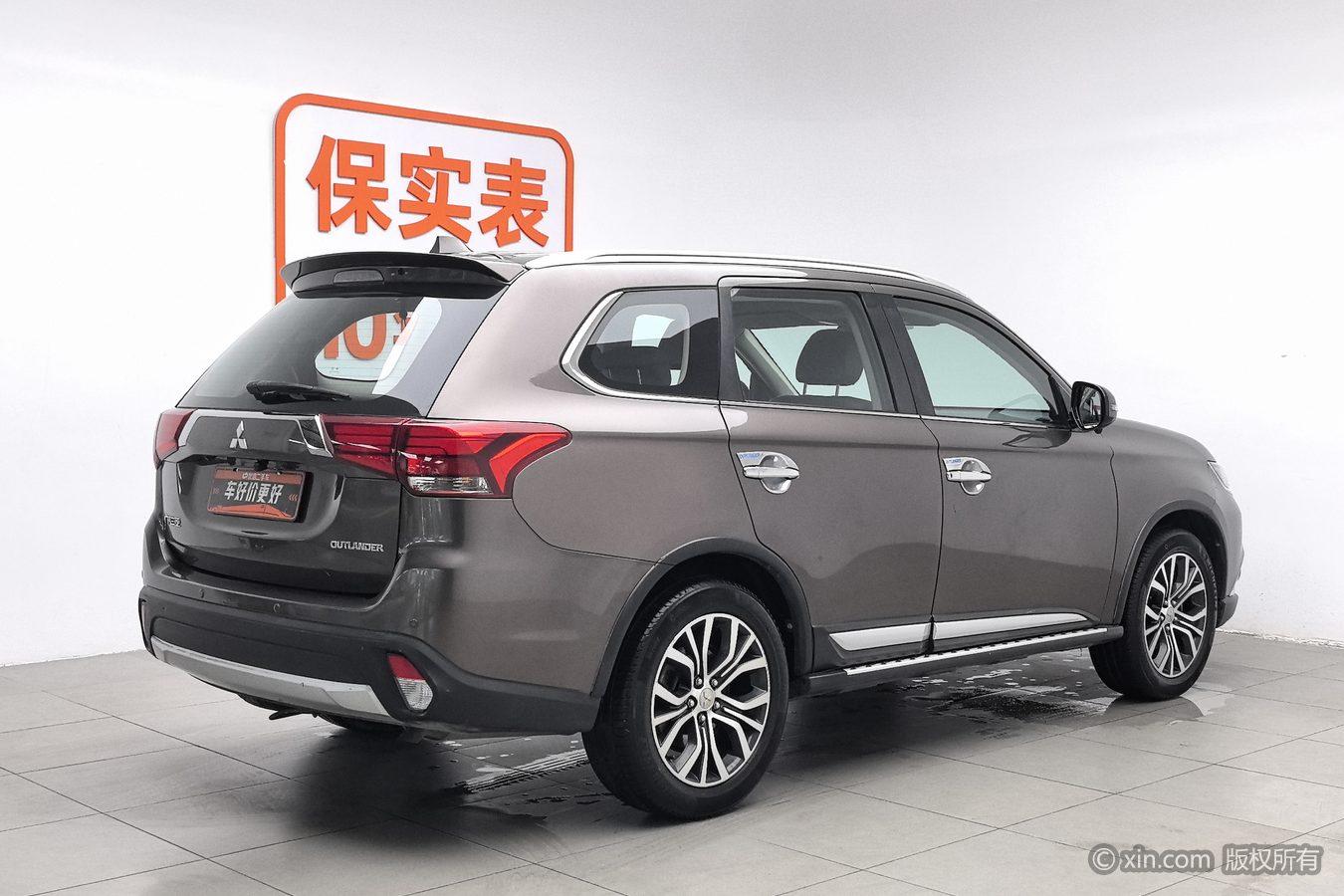 Mitsubishi Outlander 2016 2.4L Luxury 7 мест