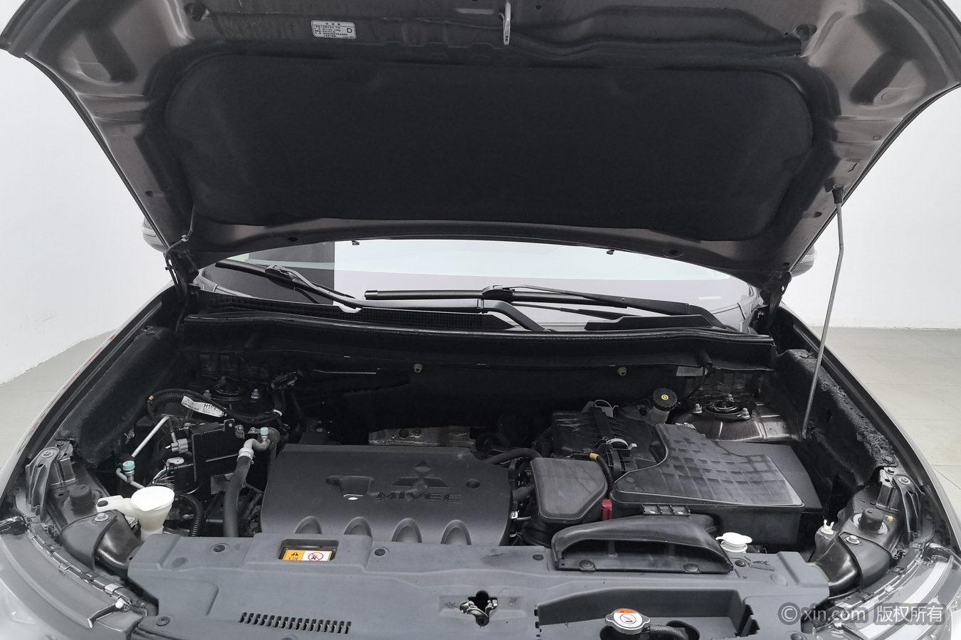 Mitsubishi Outlander 2016 2.4L Luxury 7 мест