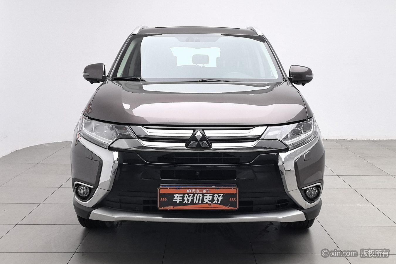 Mitsubishi Outlander 2016 2.4L Luxury 7 мест