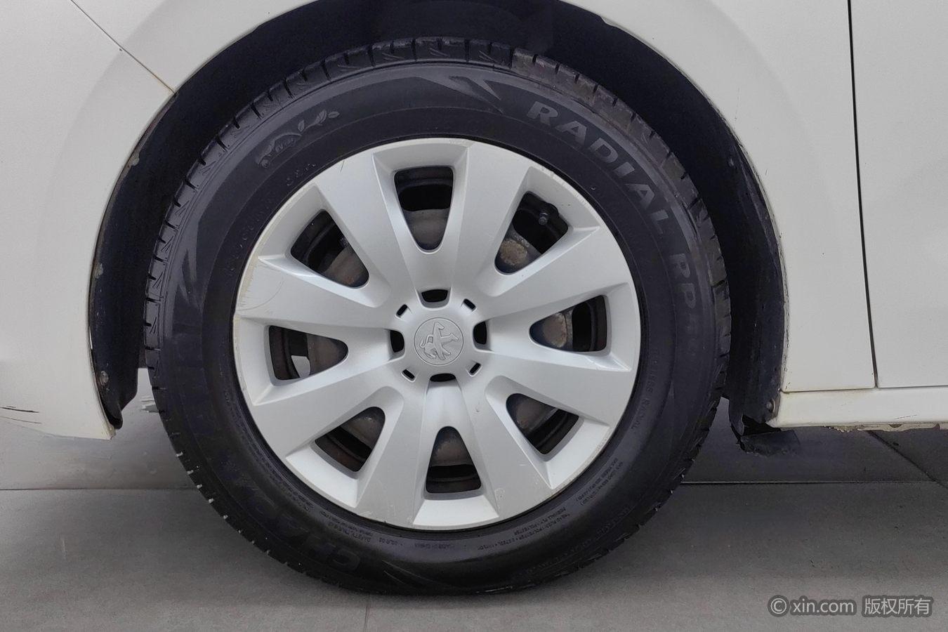 Peugeot 301 2016 1.6L AT Comfort