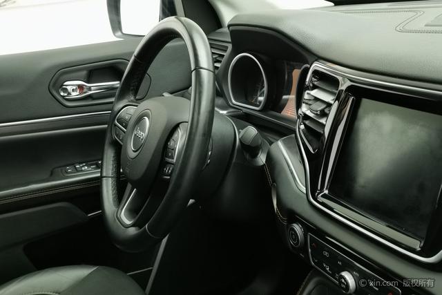 Jeep Grand Commander 2018 2.0 T 4 WD V — фото 12