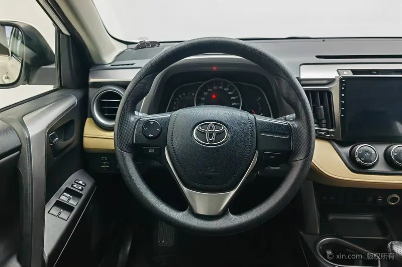 Toyota RAV4 — фото 9