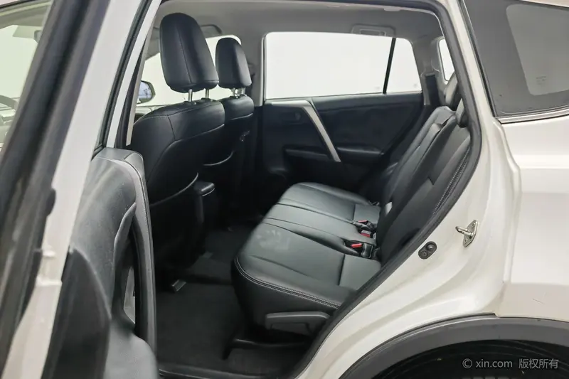 Toyota RAV4 — фото 14